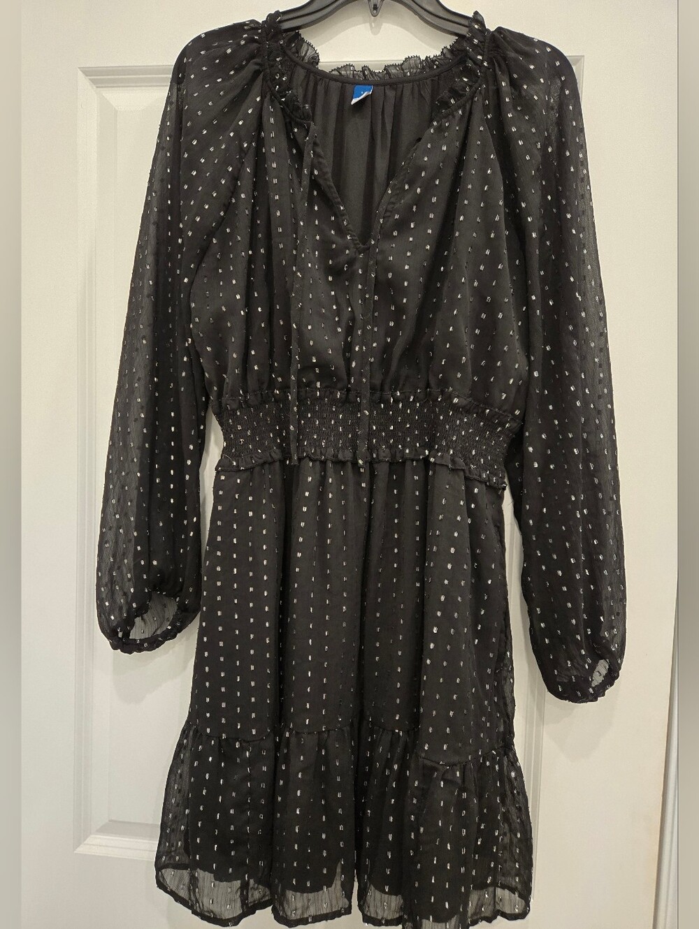 Old Navy Women’s Large Black Metallic Dot accent Long Sleeve Dress